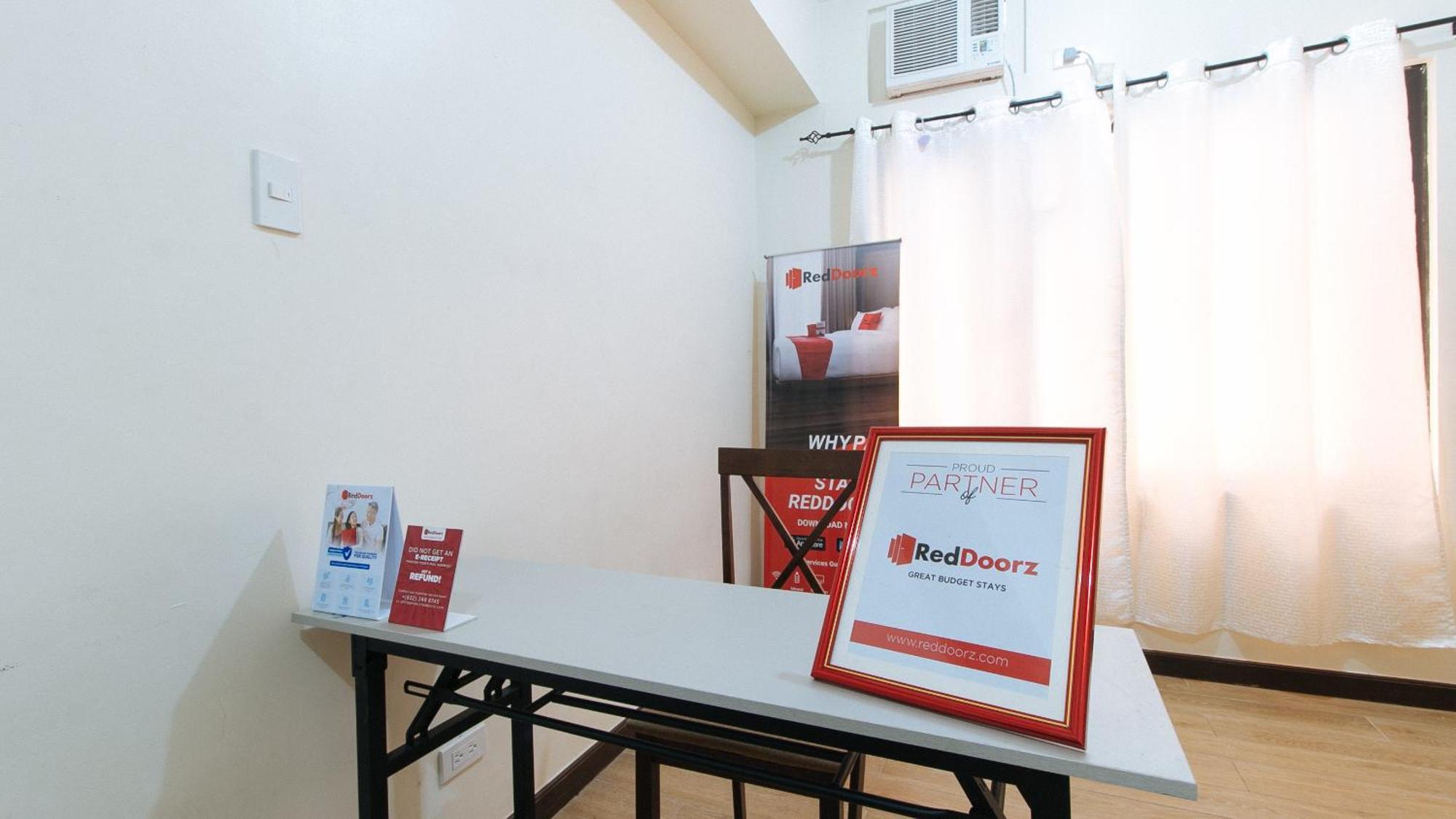 Reddoorz At Sta Cruz Naga City Esterno foto